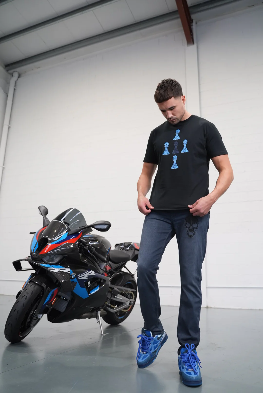 5 PAWN TEE - 4 BLUE 1 NAVY - Image 8