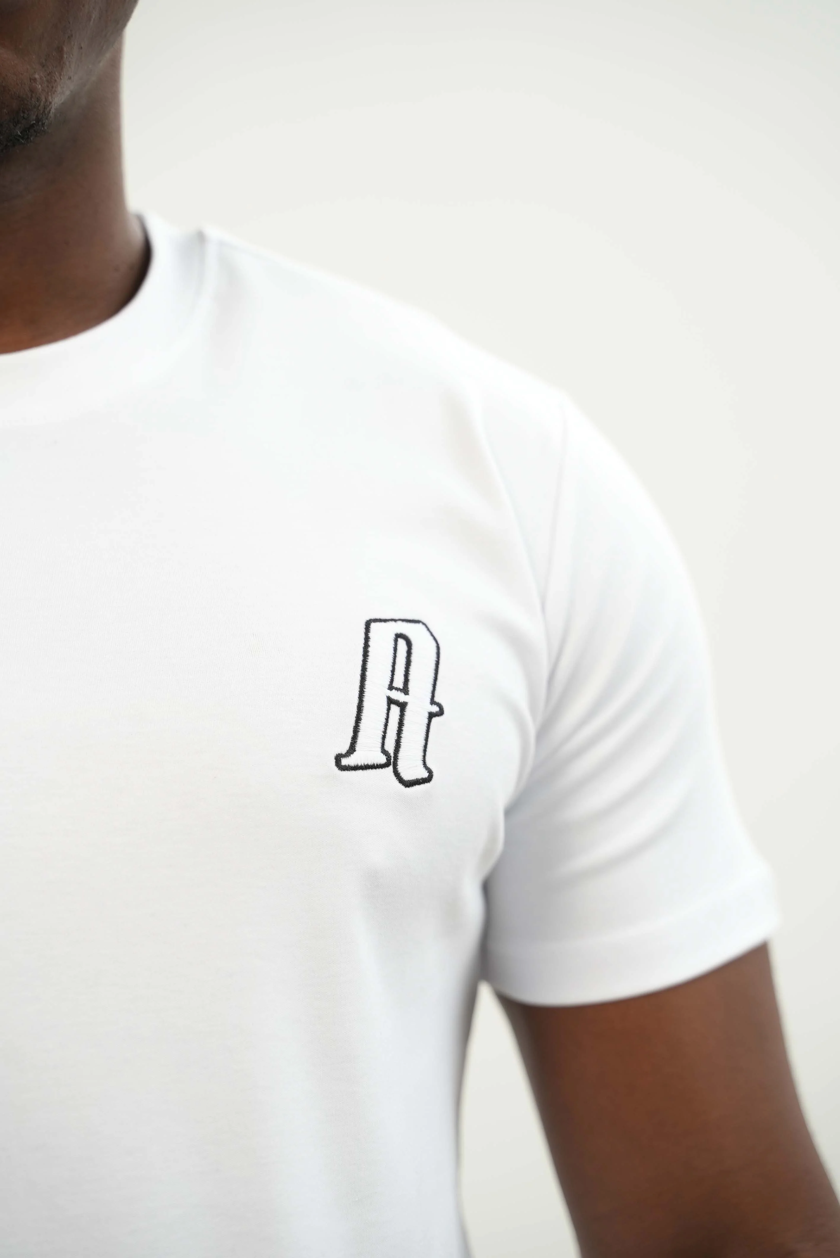 Amico embroidery luxury Tee White - Image 4