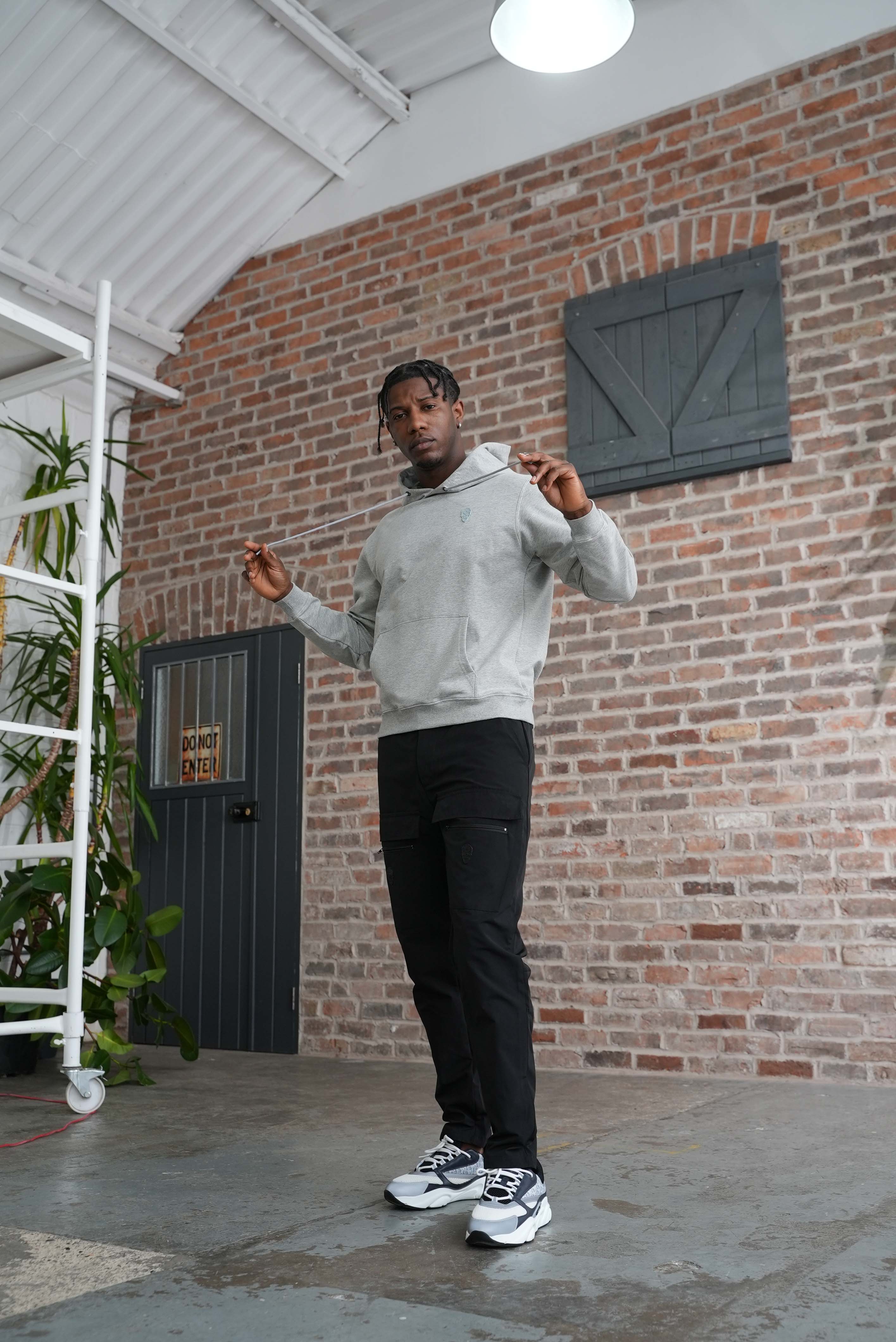 Men's Amico Double Skull Badge Cargos Black - Image 3