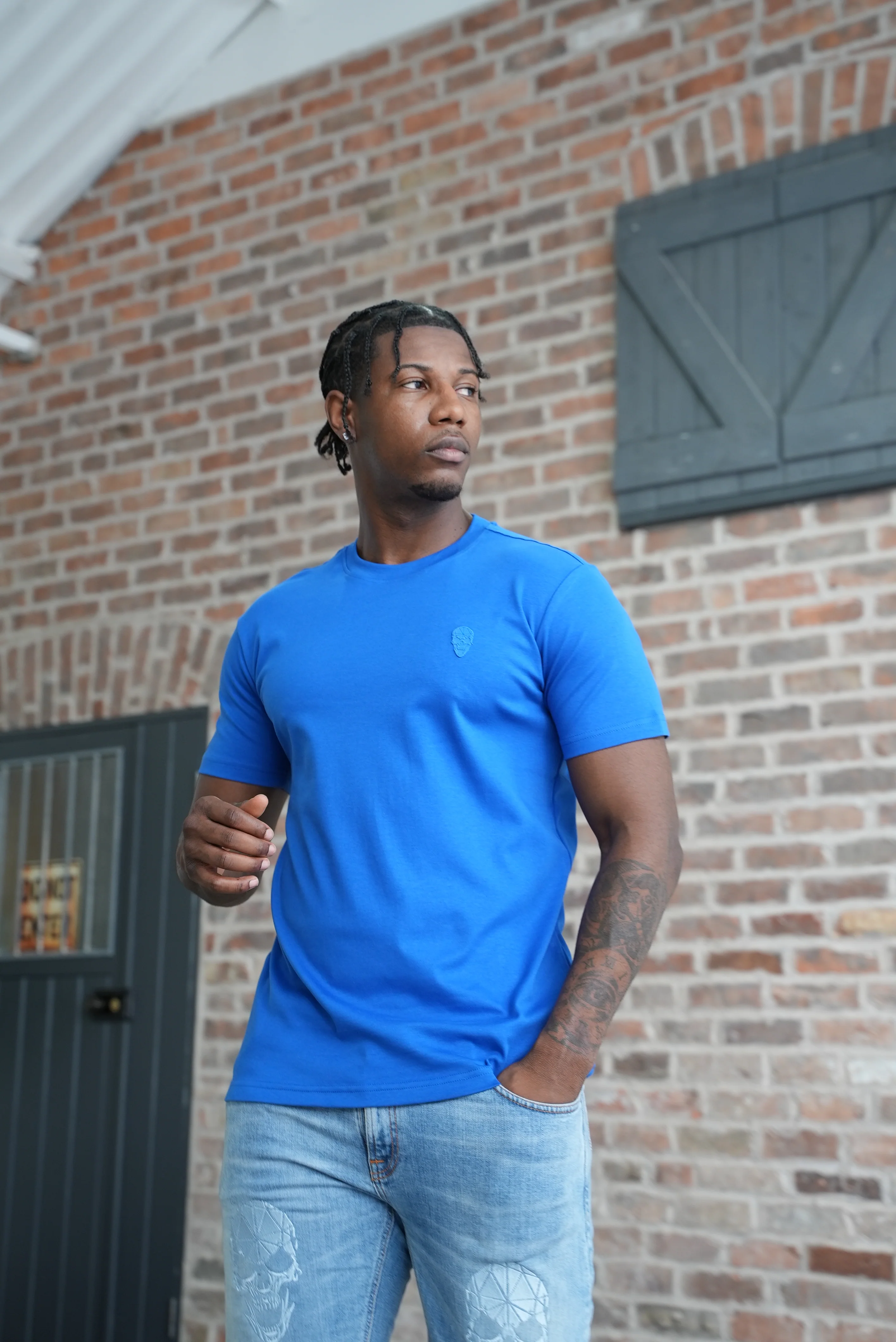 Men's Amico Skull Badge Blue T-Shirt - Image 7