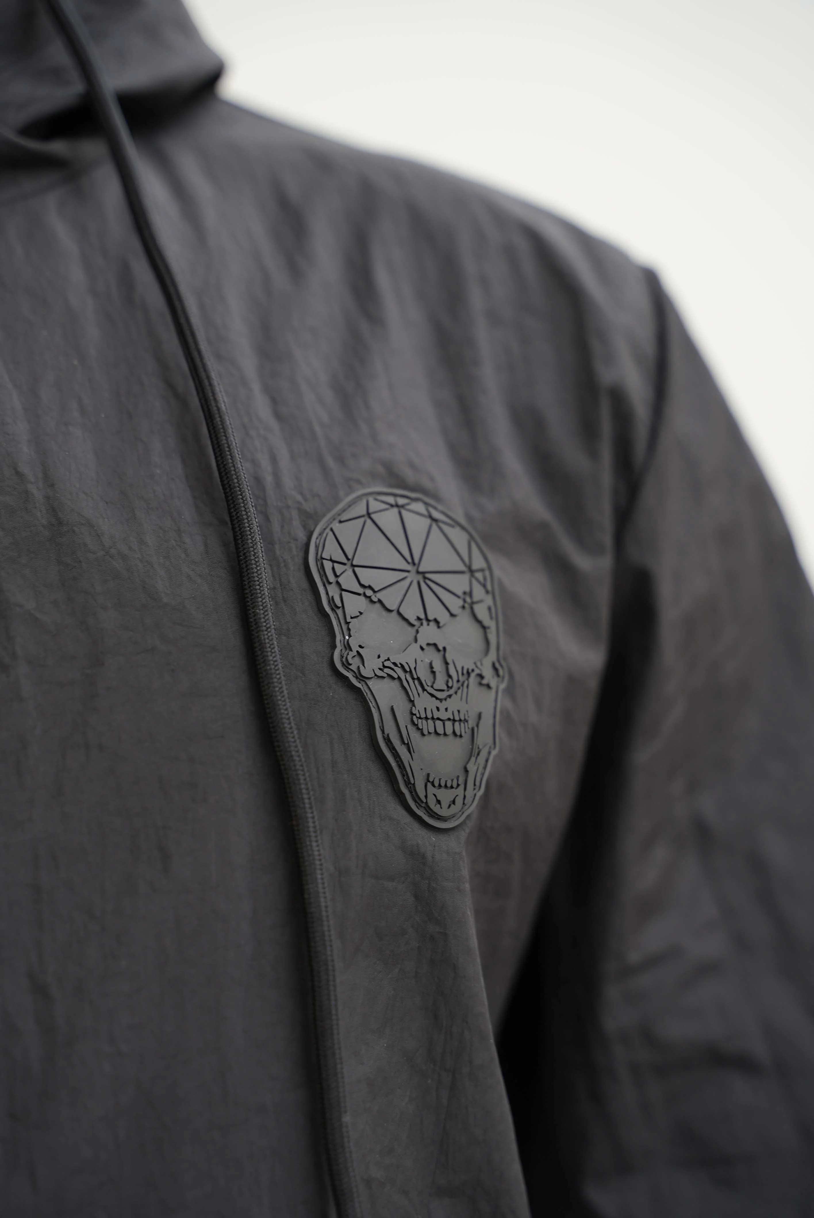 Men's Amico Skull Badge Windbreaker Black - Image 11
