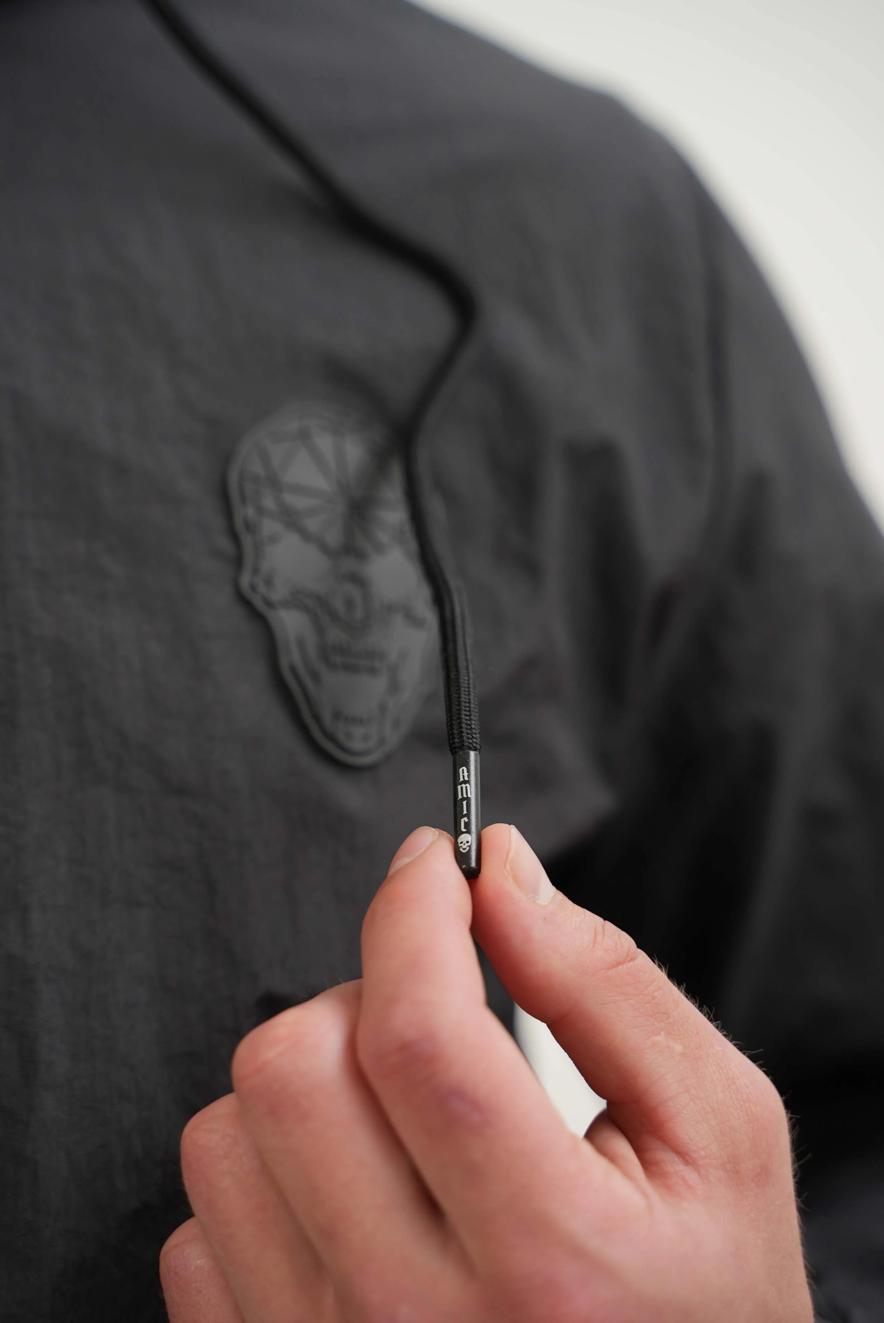Men's Amico Skull Badge Windbreaker Black - Image 6