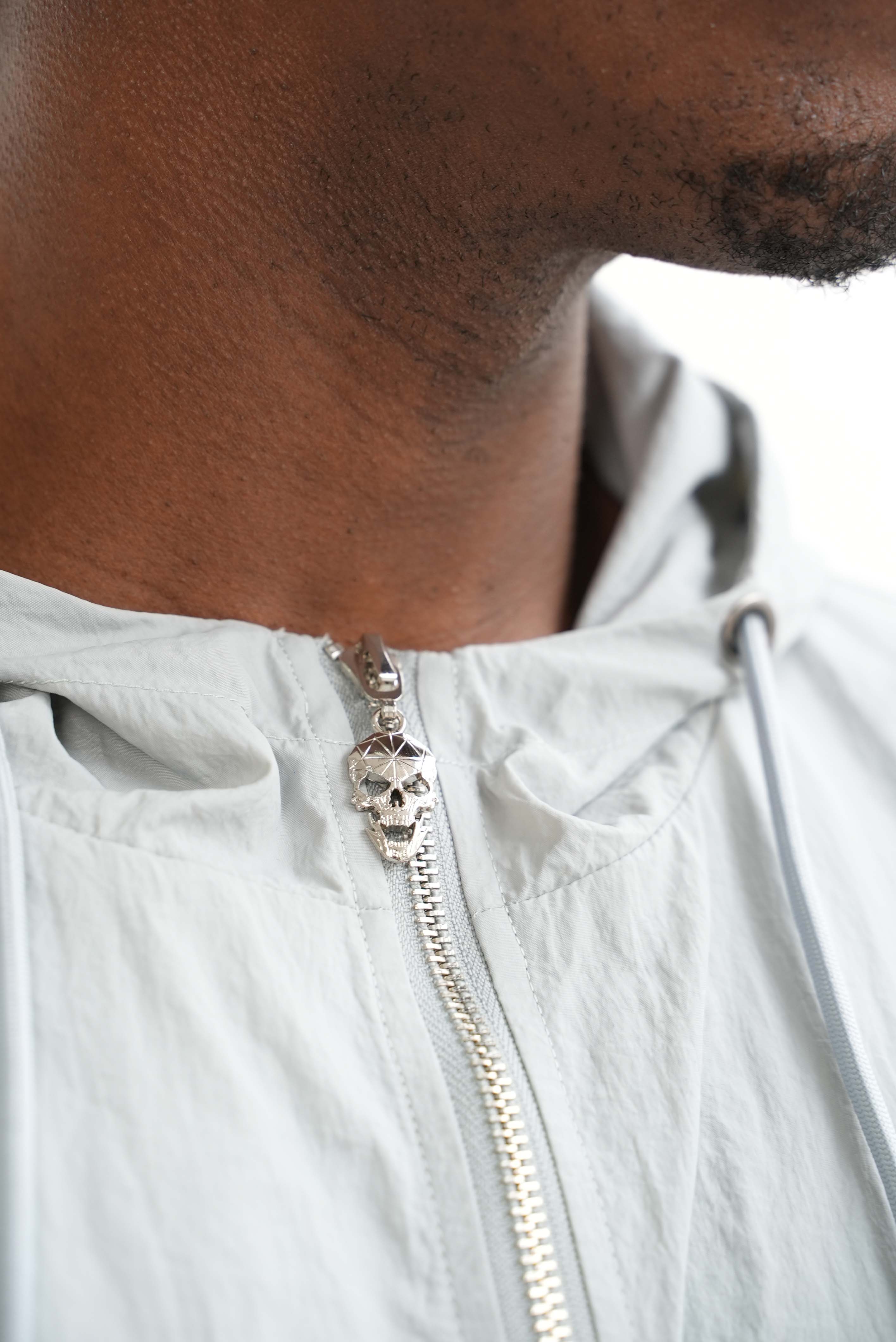 Men's Amico Skull Badge Windbreaker Grey - Image 12