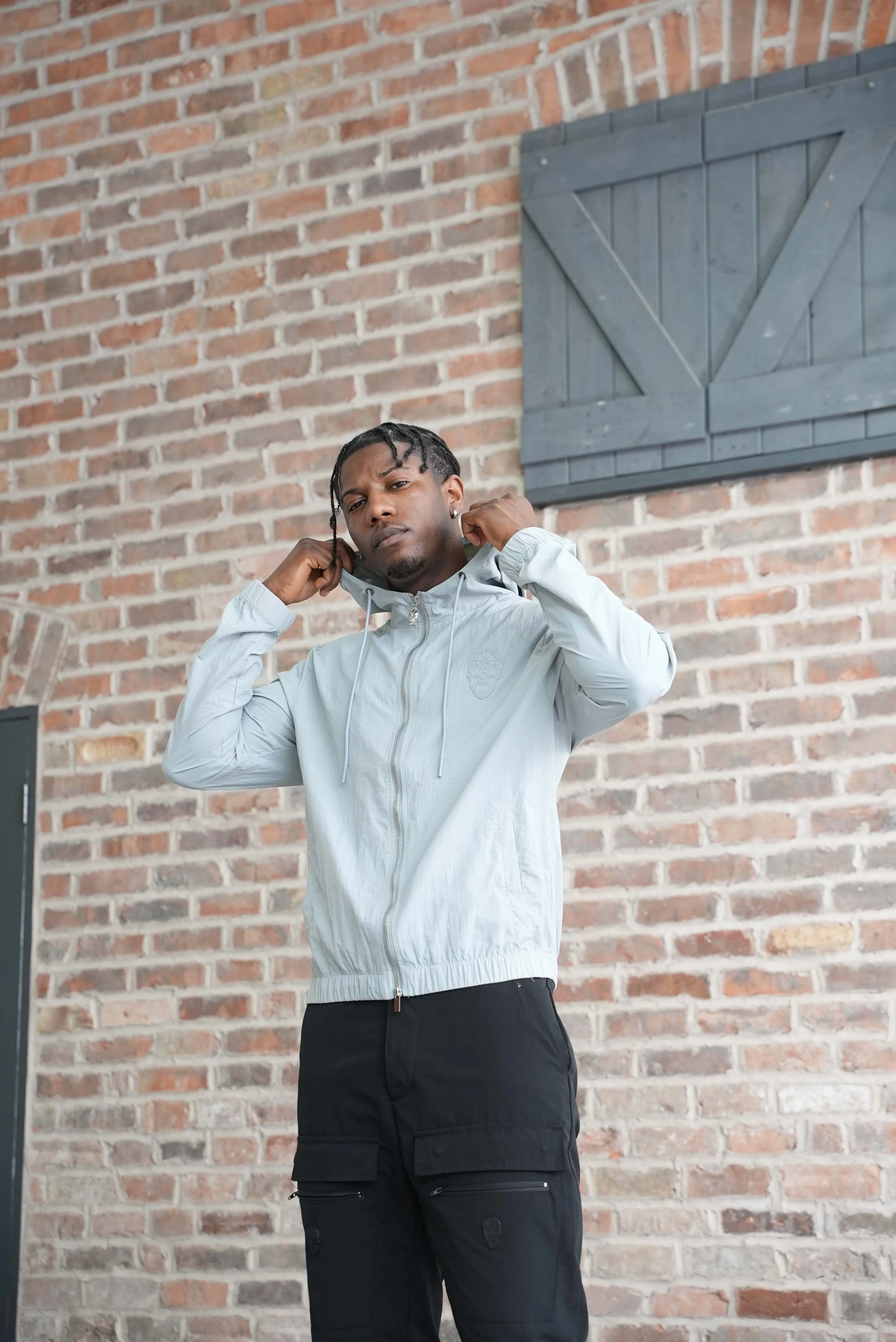 Men's Amico Skull Badge Windbreaker Grey - Image 15