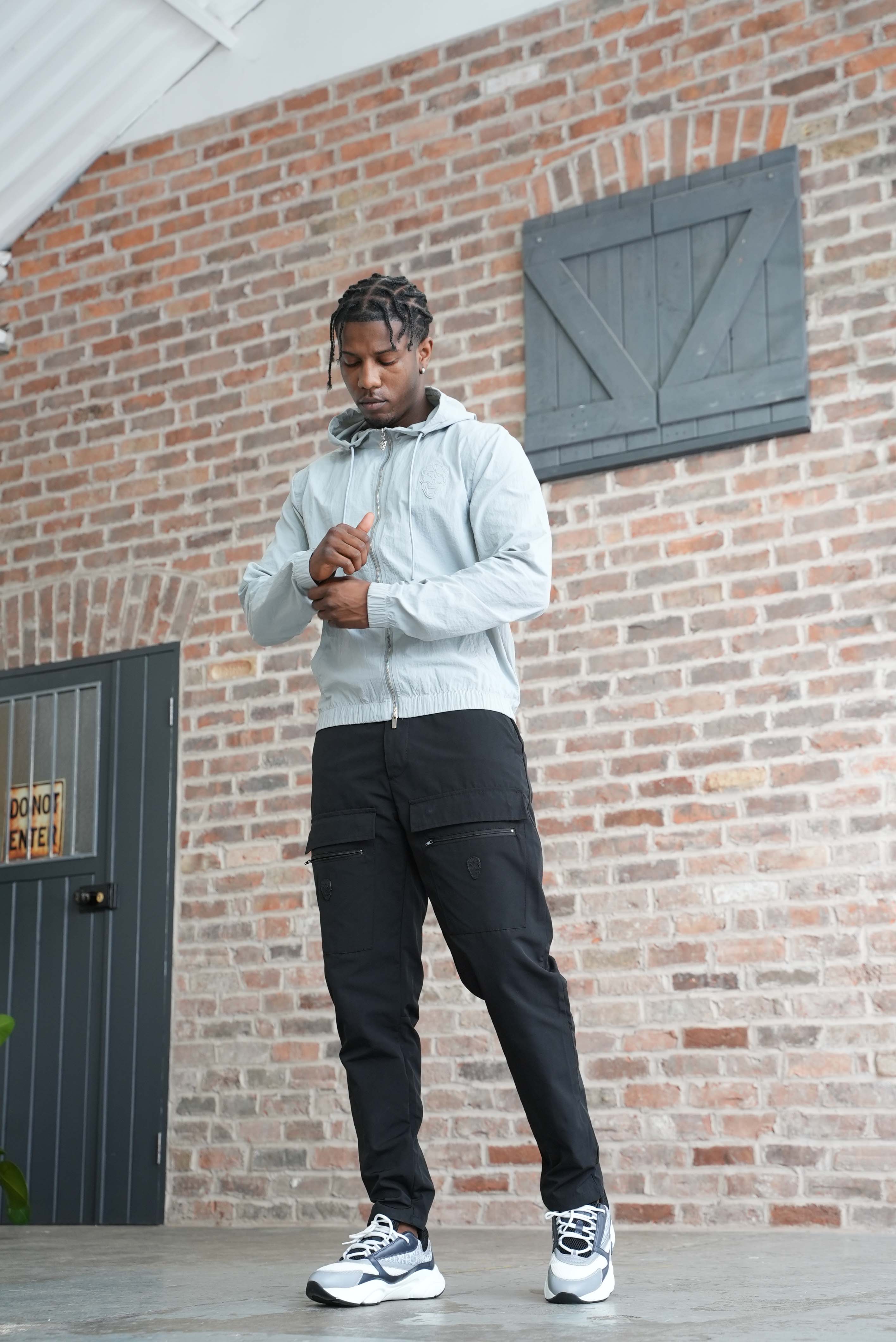 Men's Amico Skull Badge Windbreaker Grey - Image 16