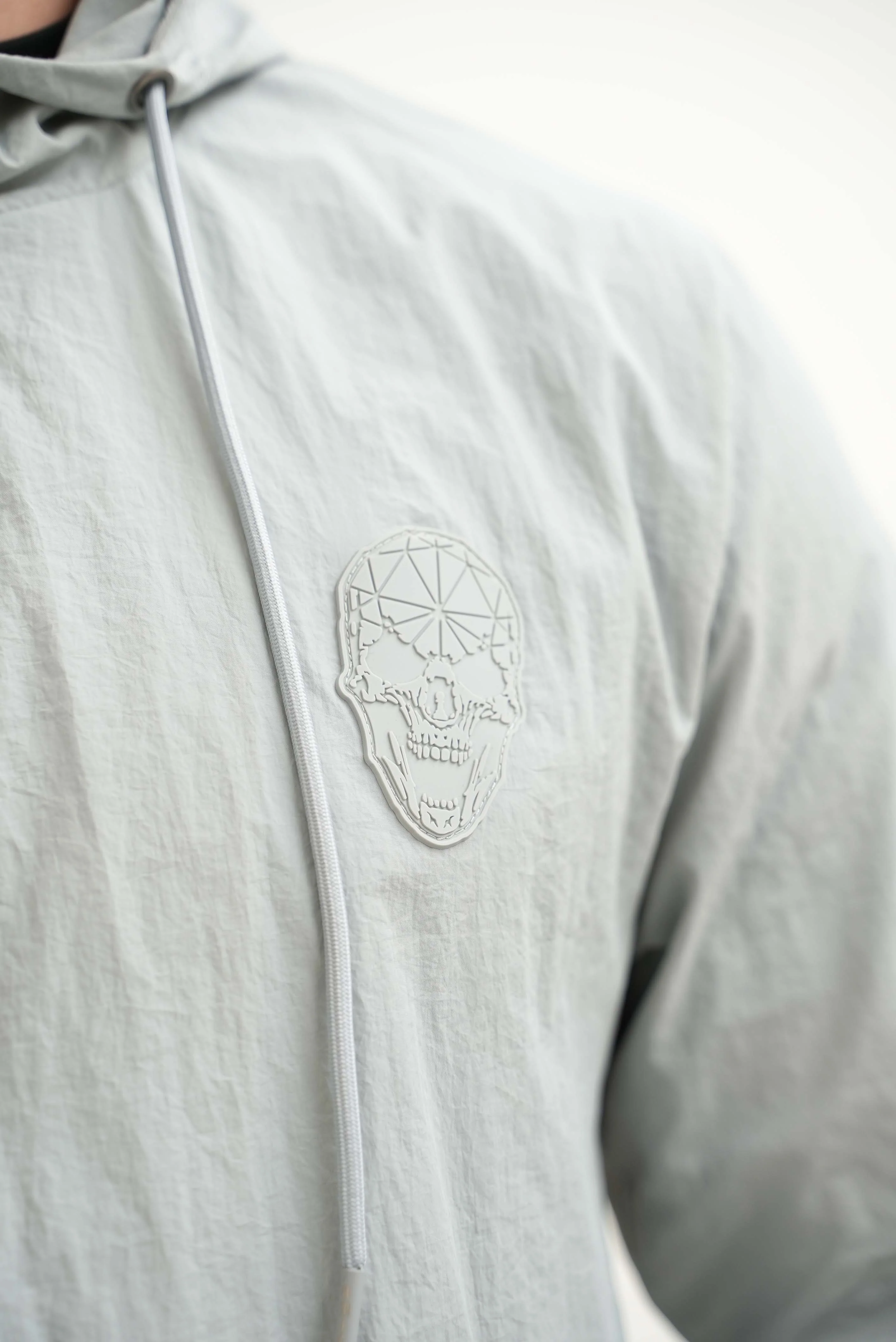 Men's Amico Skull Badge Windbreaker Grey - Image 6