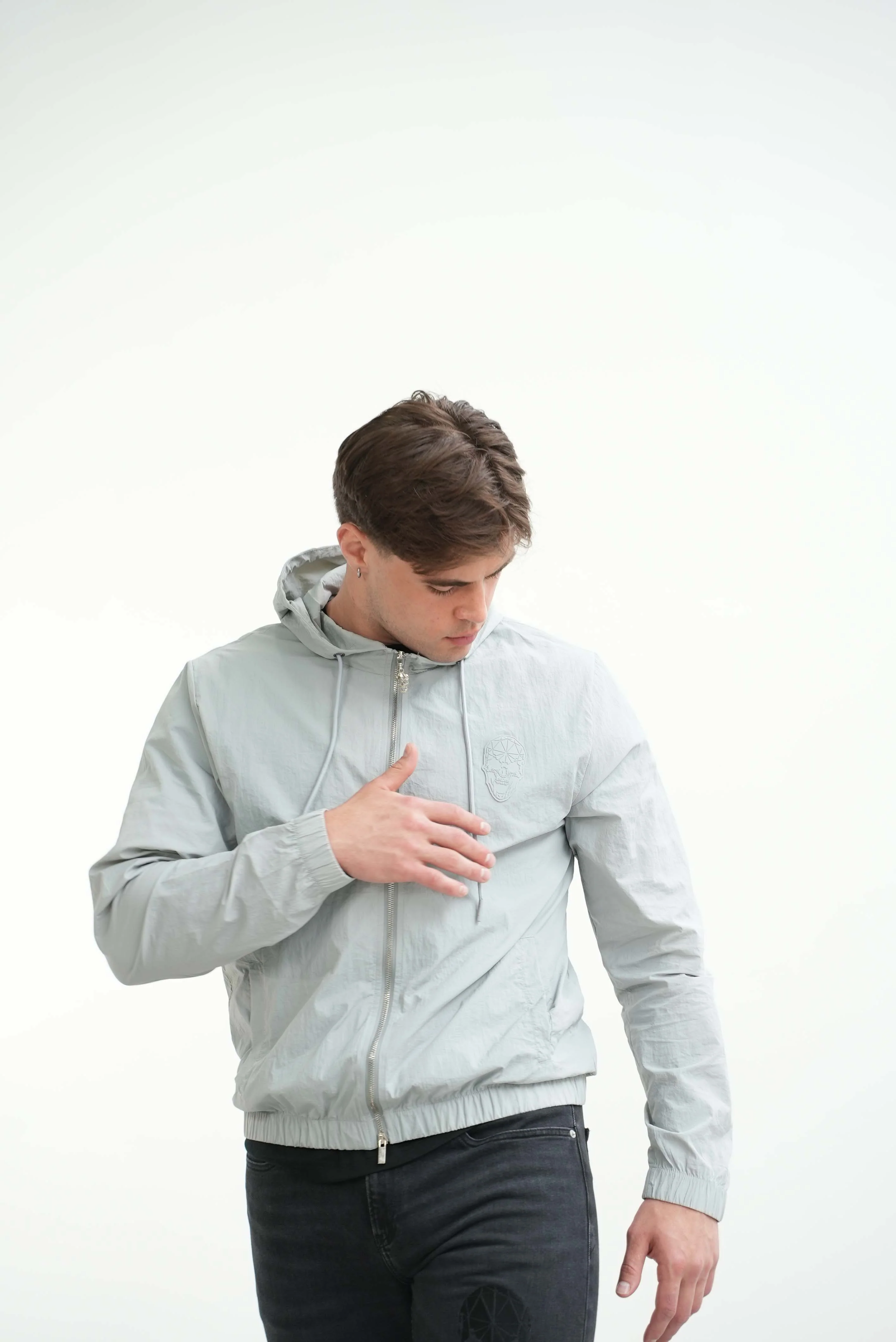 Men's Amico Skull Badge Windbreaker Grey - Image 8